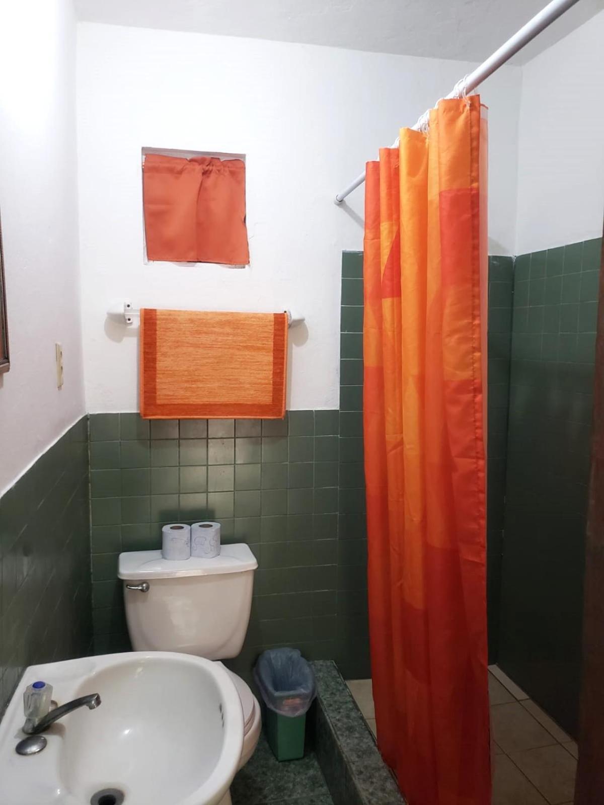 Beach Club Budget Rooms At Popeyes Caye Caulker Exterior foto